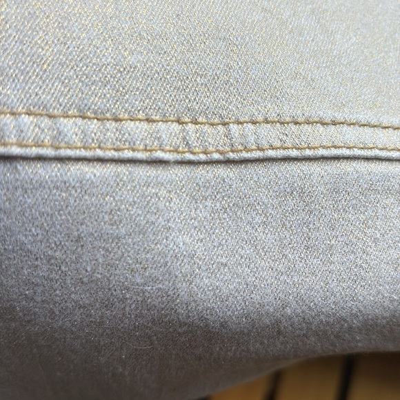 Linen/cotton/spandex bellbottoms. Off white with gold metallic threading. - Picture 9 of 9